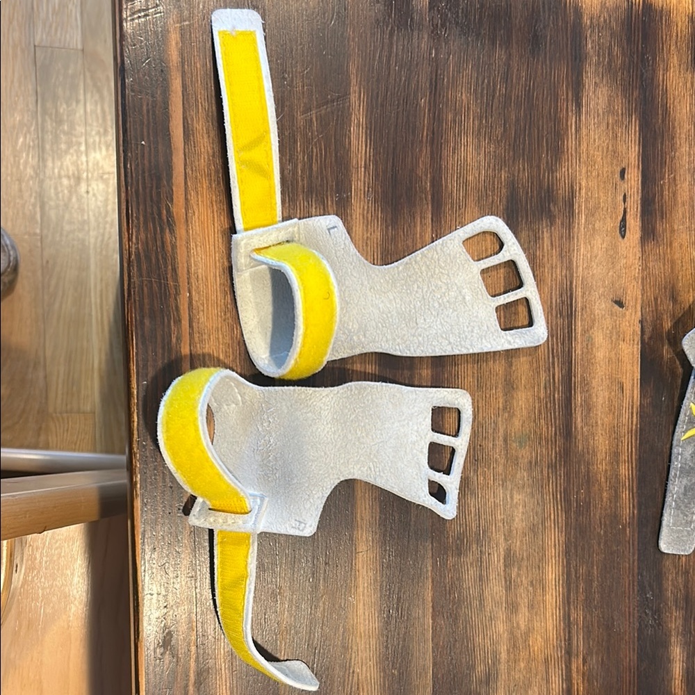 Victory 3 finger Gymnastics Grips - M